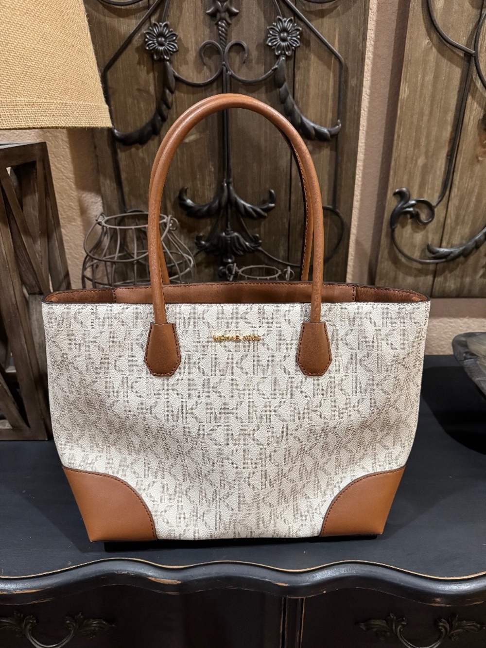 Michael Kors medium center zip tote bag